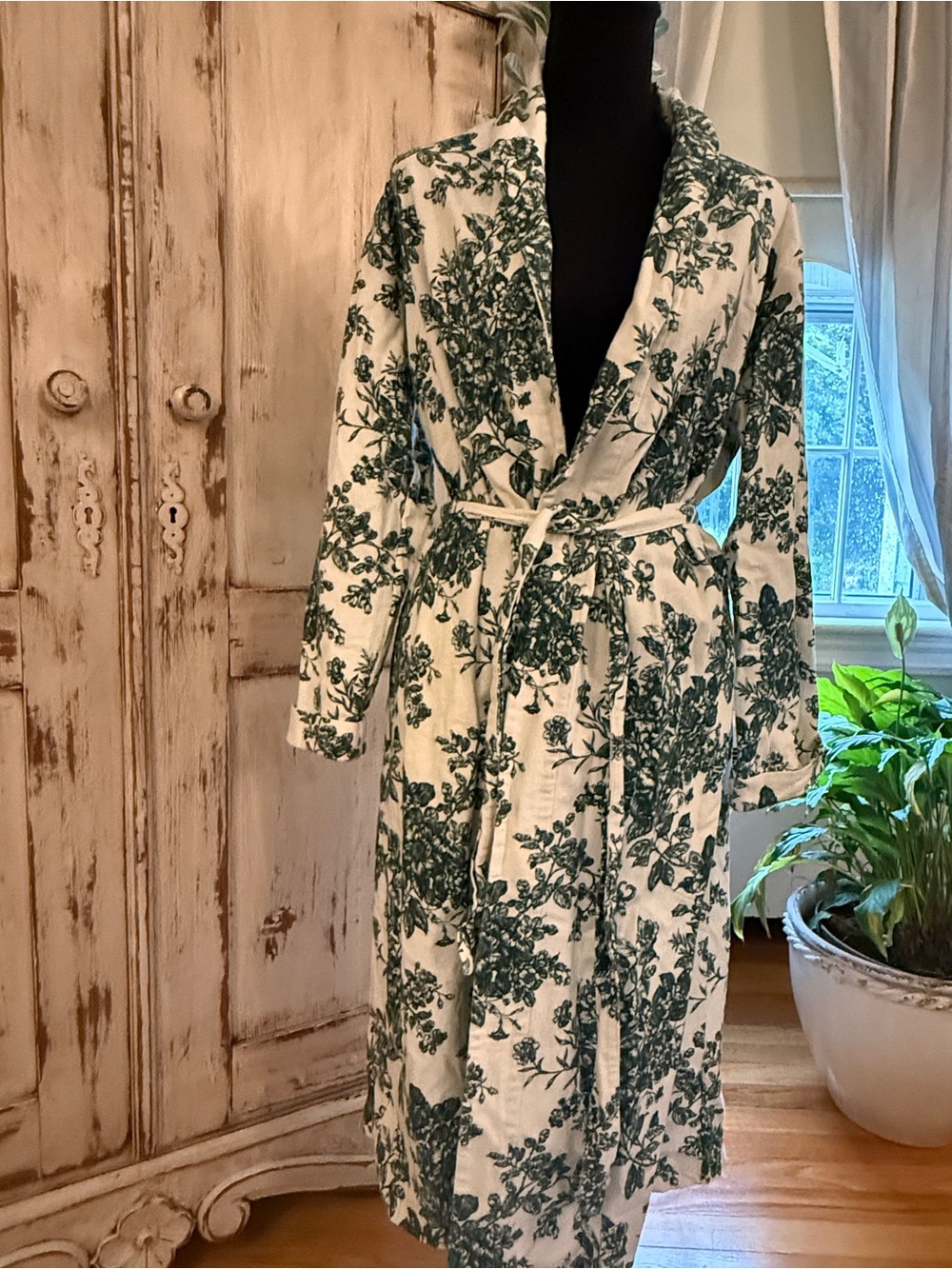 Garnet Hill organic cotton cottagecore flannel robe. XS